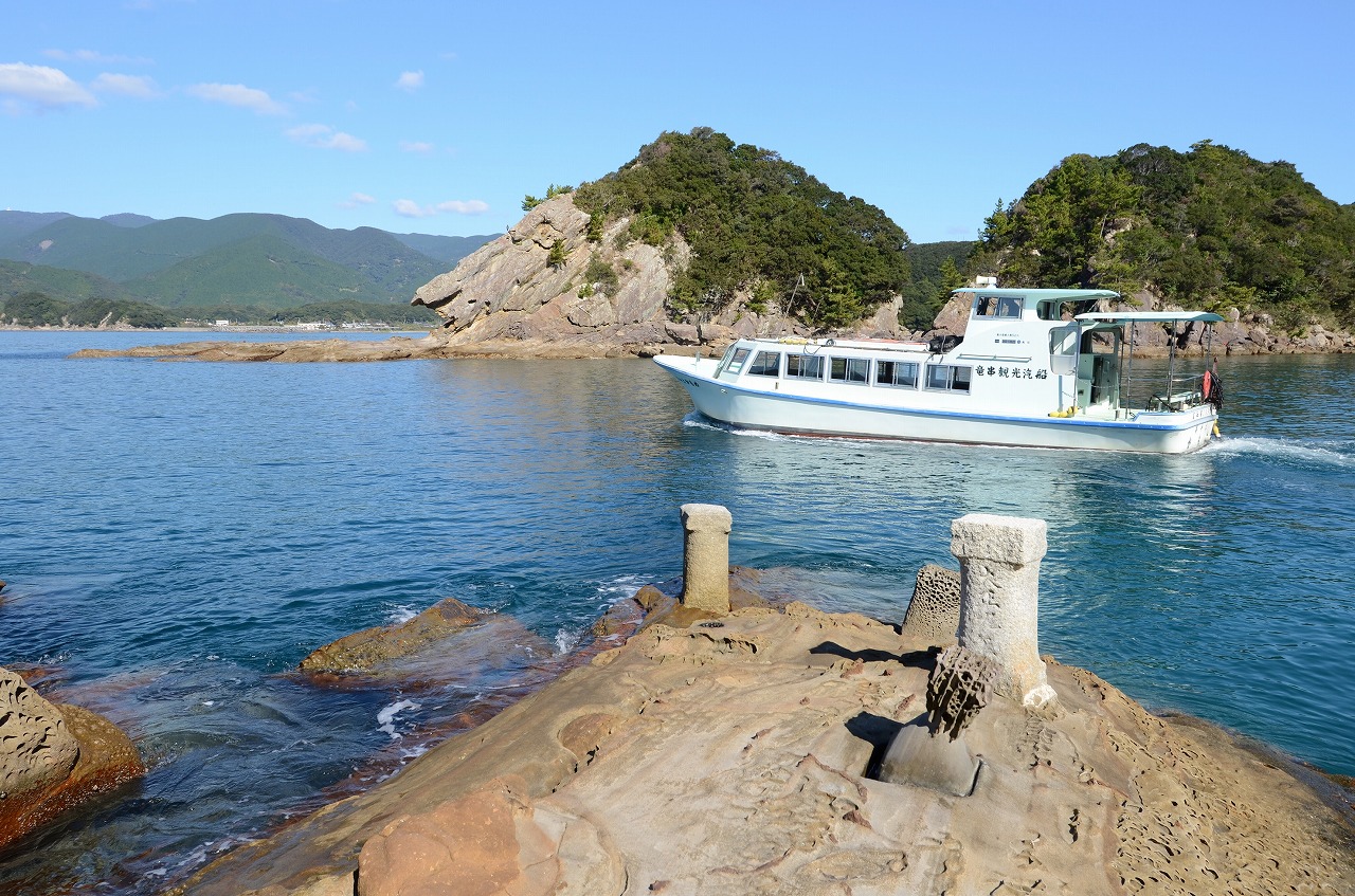竜串観光汽船 元祖 竜串 見残し往復グラスボート 高知県土佐清水市で海底の見える船 グラスボート の運行をしています
