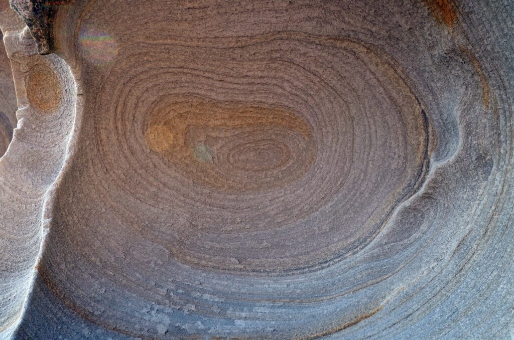 見残し海岸(渦巻岩)-竜串グラスボート